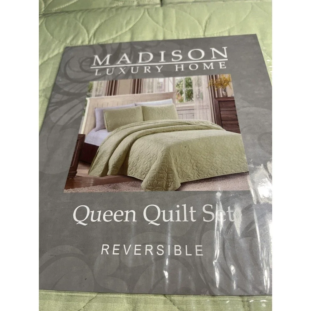 NWT - Madison Luxury Home 3-pc Reversible Queen Size Quilt Set Sage Green